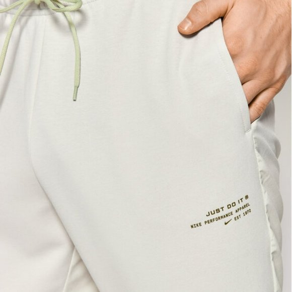 Nike Training Fleece Taper Jogger Pants (Light Bone). Brand New. Mens Size: XL - Picture 8 of 13